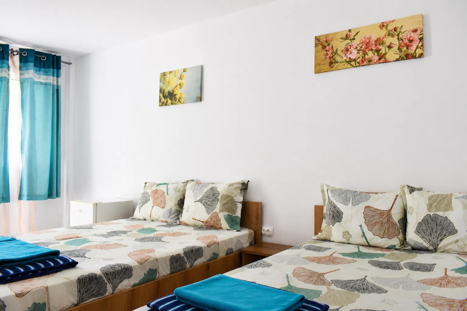 Cameră luminoasă cu pat matrimonial la Vila 5 Eforie Nord